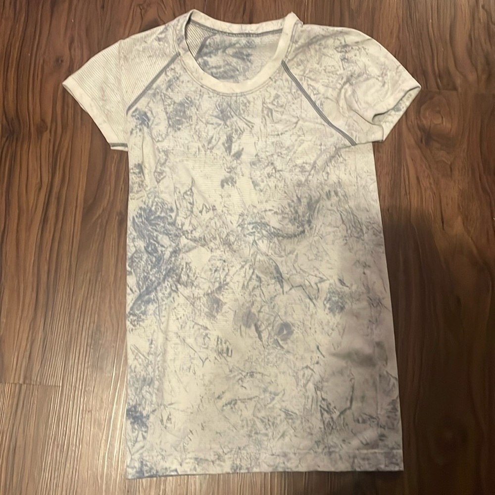 Grey and white Lululemon tee